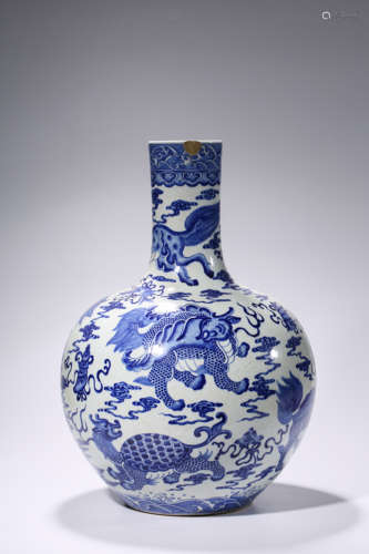 Qing Dynasty blue-and-white beast group eight treasures cele...