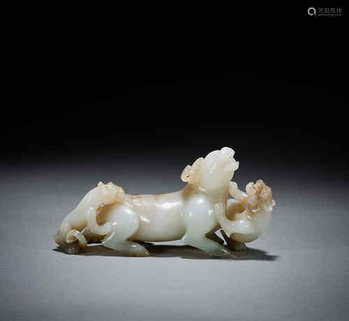 Ancient Hetian jade double lions catch cattle