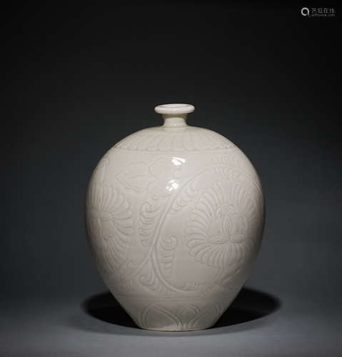 Ding kiln bottle in Song Dynasty