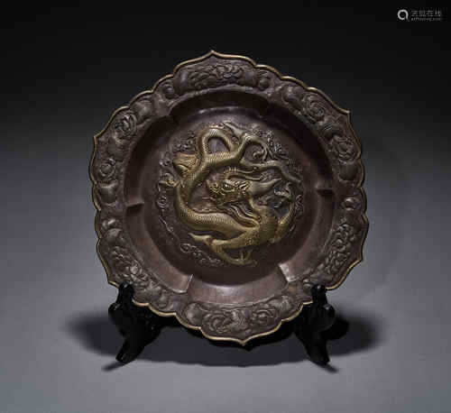 Sterling silver gilded dragon pattern plate, Tang Dynasty