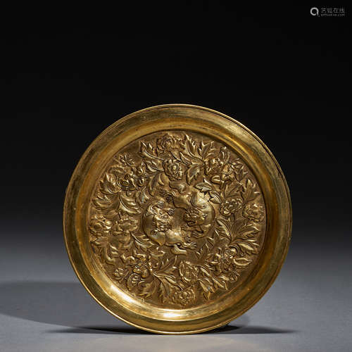 Silver-gilded double lion pattern plate in Tang Dynasty