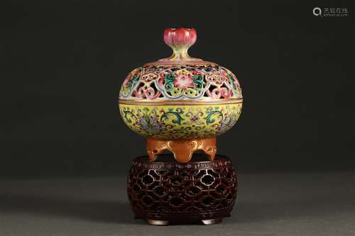 A FAMILLE ROSE FLOWER INCENSE BURNER