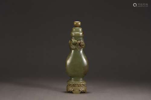 A HETIAN JADE DRAGON GRAIN BOTTLE