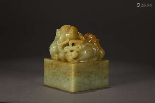 A HETIAN JADE LION BUTTON SEAL