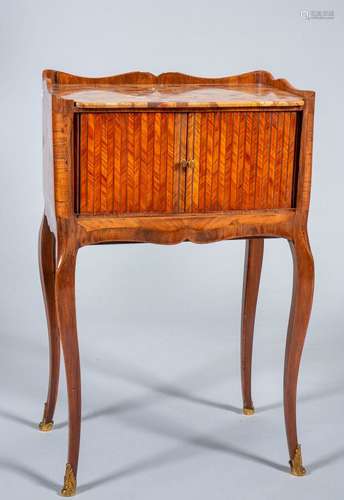 Table à encas en bois de placage marqueté en feuilles dans d...