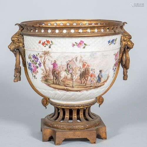 Meissen, XIXème siècle, grande potiche en porcelaine à décor...