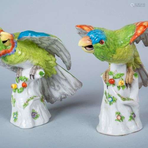 Meissen, XXème siècle, paire de perroquets en porcelaine pol...