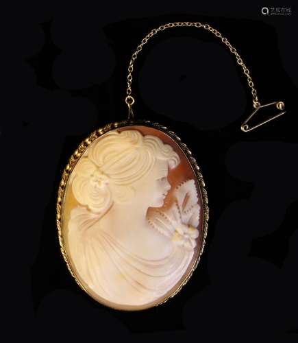 A Carved Shell Cameo Brooch in a 9 Carat Rose Gold Mount hal...