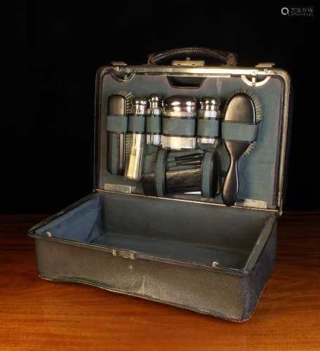 A Gentleman's Fitted Vanity Case.