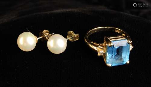 An Attractive Lady's 14 Carat Yellow Gold, Blue Topaz & Diam...