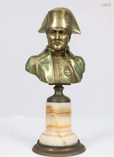 Napoléon Bonaparte (1769 – 1821) Sculpture en bronze, sur so...