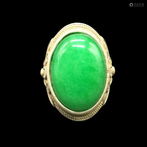 Chinese Ring w Green Stone