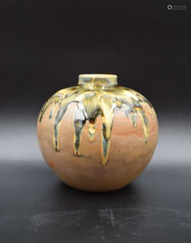 Vase en grès Boch Kéramis à décor japonisant flammé sur fond...
