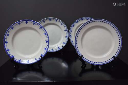 Lot de quatre assiettes en porcelaine de Tournai comprenant ...