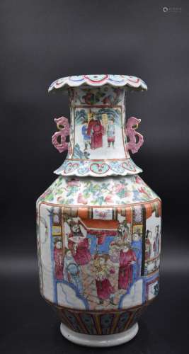 Vase en porcelaine de Chine famille rose à décor de cavalier...