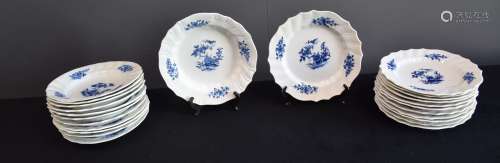 Lot de 24 assiettes (12 creuses et 12 plates) en porcelaine ...