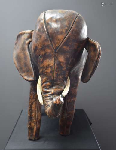 Sculpture design. Eléphant en cuir dans le goût de Dimitri O...