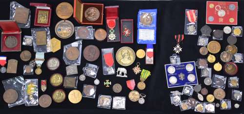 Lot varié de 95 médailles provenant d'une collection privée ...