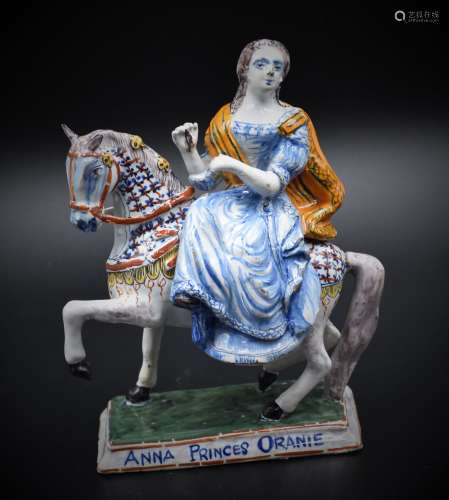 Anna princesse d’Orange. Ancienne sculpture en faïence de De...