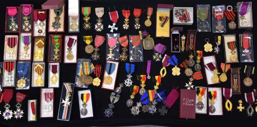 Lot varié de 80 médailles provenant d'une collection privée ...