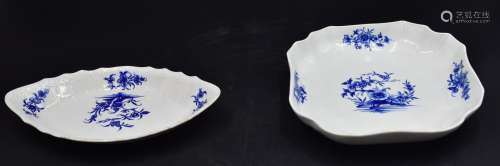 Lot de deux plats en porcelaine de Tournai, décor Ronda.