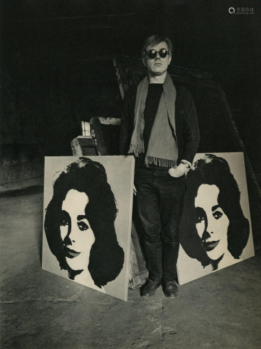 EVELYN HOFER - Andy Warhol with His Paintings of Liz