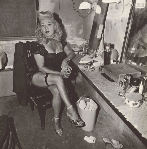 DIANE ARBUS - Burlesque Comedienne in Her Dressing