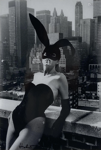 HELMUT NEWTON - Elsa Peretti As a Bunny, New York #2 -