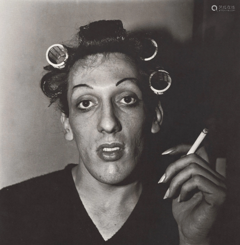 DIANE ARBUS - Young Man in Curlers at Home on West 20th