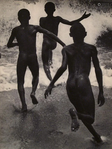 MARTIN MUNKACSI - Three Naked Boys at Lake Tanganyika -