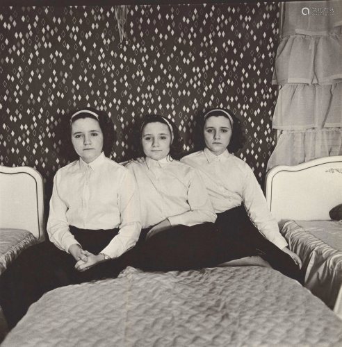 DIANE ARBUS - Triplets in Their Bedroom, N.J - Original