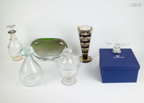 A collection of glassware and crystal, a.o. Val Saint Lamber...