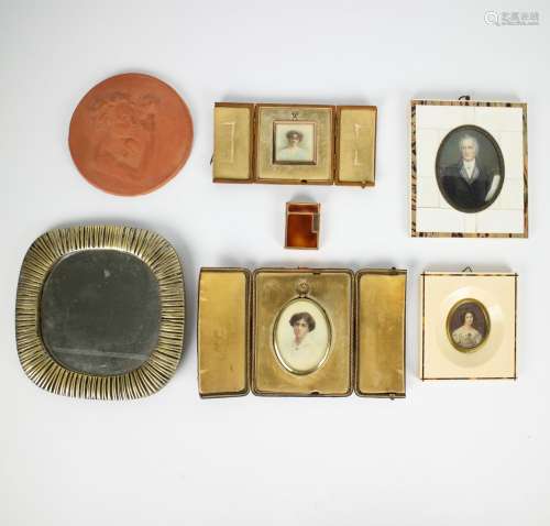 A collection of miscellaneous items, a.o. 4 frames, a Dupont...