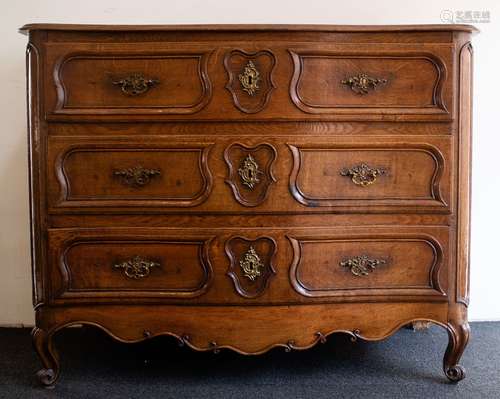 Flemish 18th century oak chest of drawers