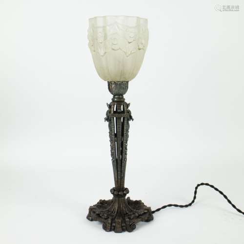 Art Deco table lamp with foot in patinated metal and a white...