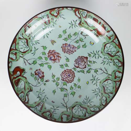 Large decorative plate with famille rose decor