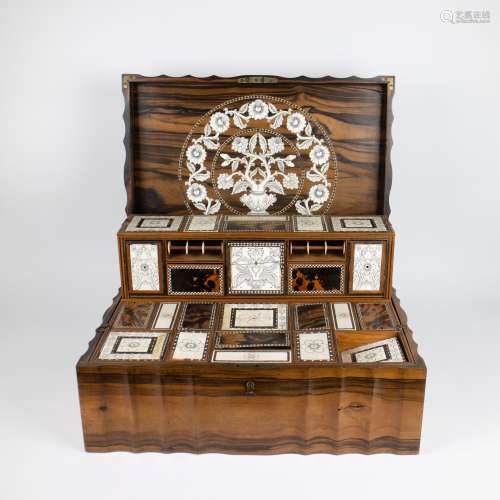 Sewing box in tropical wood and marquetry