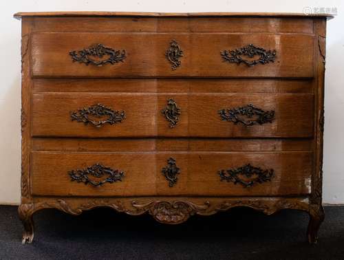 Flemish 18th century oak chest of drawers