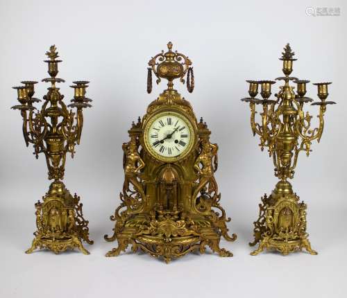 Mantel set in gilt bronze 19th century