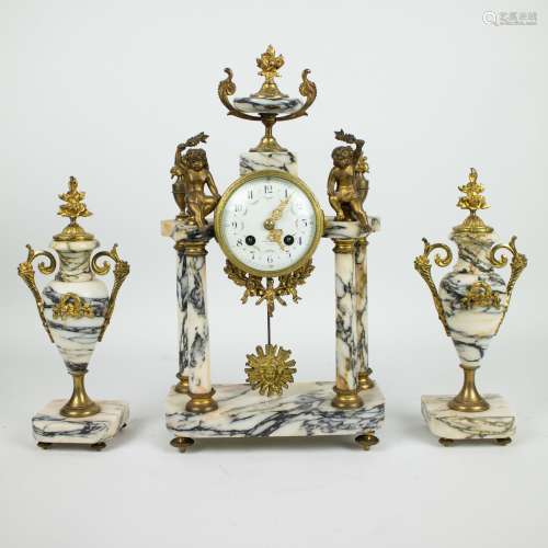 Mantle clock style Louis XVI
