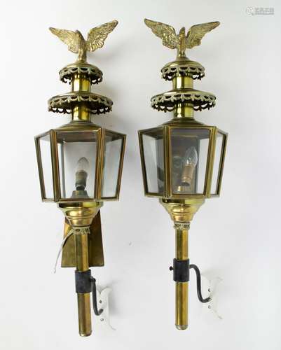 2 carriage lanterns