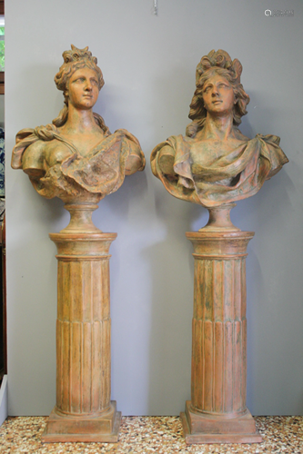 coppia di busti in terracotta con colonne,