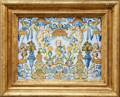 placca in maiolica decorata con grottesche sec ,