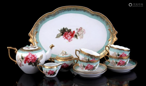 Porcelain 4-person tea set