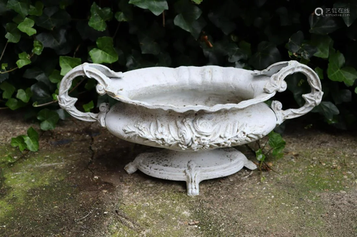 Cast iron planter