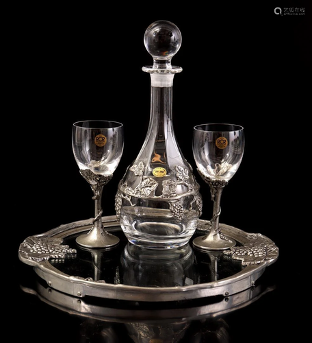 2-person crystal carafe set