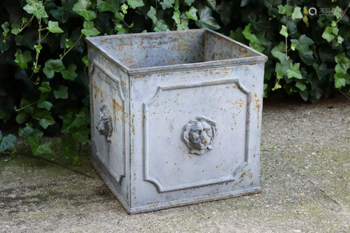 Cast iron planter