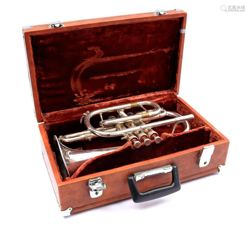 Lark M4045 cornet in case