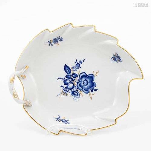 Blattschale Blumenbukett mit Goldgräsern. Meissen 1986.