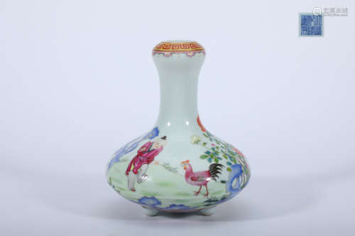 Famille Rose Rooster Garlic Vase